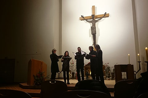 Vokalquintett der Kantorei Bethel Vokalquintett unter dem Kruzifix
