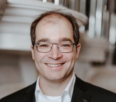 der Organist Matthias Neumann