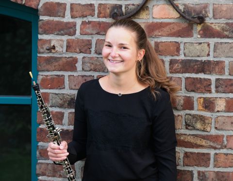 Hannah Mörchen Hannah Mörchen mit Oboe
