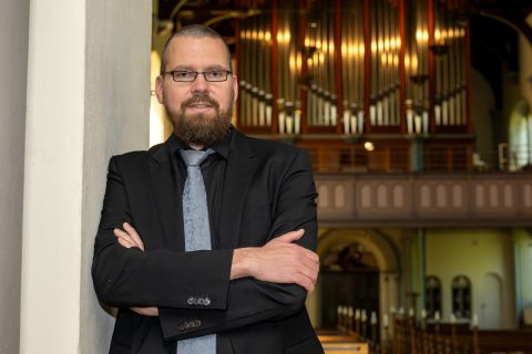 Christof P�lsch vor der Zionsorgel (c) Christian Weische/ Bethel