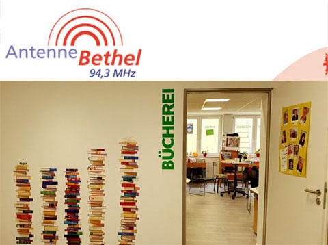 Buchtipp Oktober Das Bild zeigt das Logo von Antenne Bethel und darunter zwei Bücher